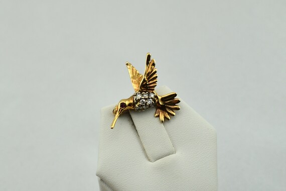 Dazzling 14K Yellow Gold Hummingbird Brooch With … - image 3