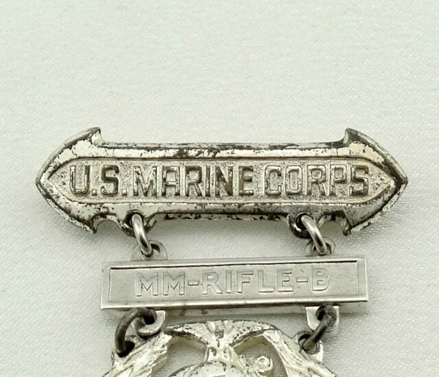 ★アメリカ軍＊１９４０年代＊陸軍＊第１８５歩兵連隊ＤＩバッジ＋将校兵科章（実物） アメリカ軍＊1940年代＊陸軍＊第185歩兵連隊DIバッジ＋将校