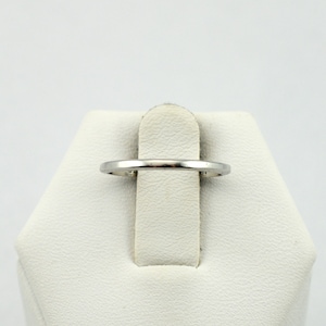 Vintage Simple Platinum Band FREE SHIPPING! Size 4 #1MMP-GR7
