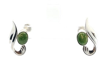 Vintage Jade Green Cabochon Sterling Silver Screw Back Earrings! FREE SHIPPING! #JADE-ERG24