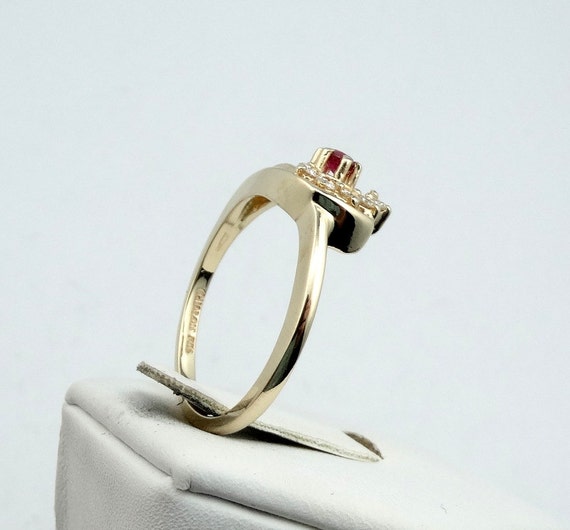 Lovely Ruby and Diamond Vintage 14K Yellow Gold R… - image 4