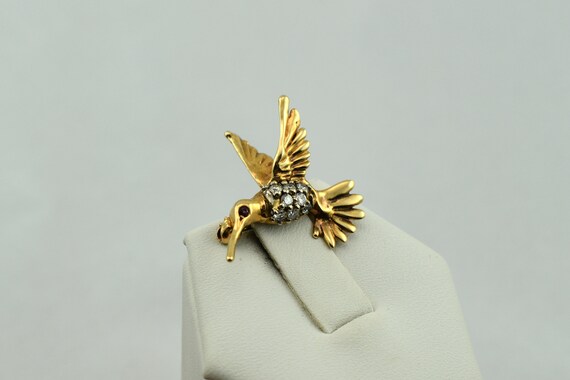 Dazzling 14K Yellow Gold Hummingbird Brooch With … - image 5