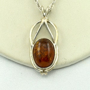 Beautiful Vintage Amber and Sterling Silver Pendant. FREE SHIPPING! 20&quot; Sterling Silver Chain Included! #AMCAB-SPC22
