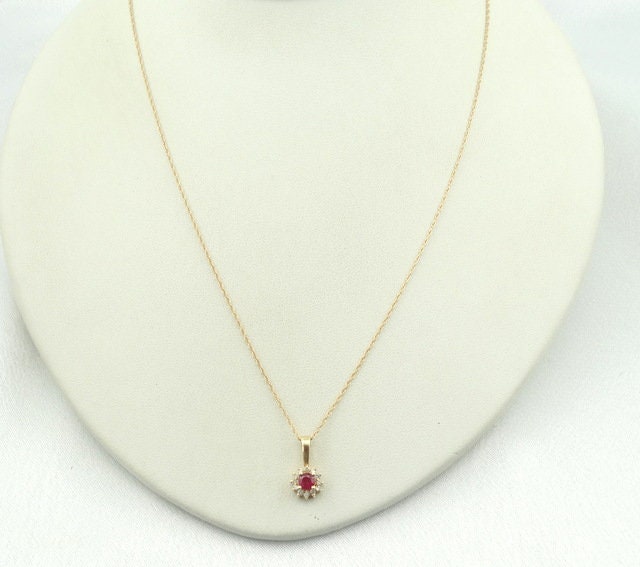 小さなヴィンテージ ルビーとダイヤモンド 14K イエロー
