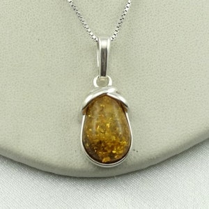 Beautiful Small Vintage Amber and Sterling Silver Pendant. FREE SHIPPING! 22&quot; Sterling Silver Chain Included! #AMBER22-SPC18