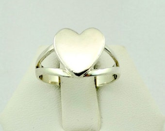 Lovely Vintage Sterling Silver Heart Ring FREE SHIPPING! Size 6 1/4 #HEARTSR-SR1