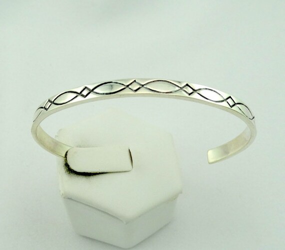 Vintage Repeating Pattern Solid Sterling Silver C… - image 1