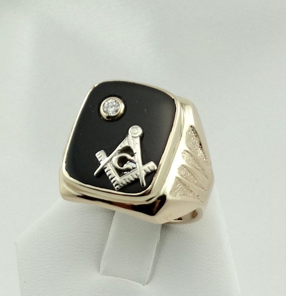 Handsome Vintage 14K Yellow Gold Diamond and Onyx… - image 1