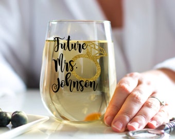 Bride to be gift, Gift for the Bride, Wine Glass ,Future Mrs Gift Personalized, Newly Engaged Gift, Engagement Gift, Custom Bride Gift