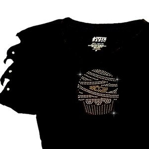 T-shirt d&#39;Halloween en forme de cupcake avec strass : haut en bandage déchiré et déchiré