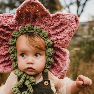 Newborn Flower Hat -  Newborn photography prop, newborn girl hat, crochet flower hat