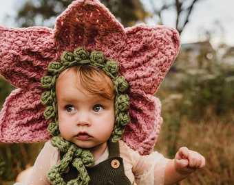 Newborn Flower Hat -  Newborn photography prop, newborn girl hat, crochet flower hat