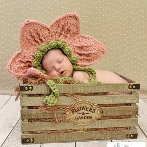 Newborn Flower Hat -  Newborn photography prop, newborn girl hat, crochet flower hat