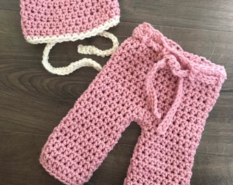 Newborn Doctor Scrubs Set - Newborn photography prop, newborn boy, newborn girl, crochet newborn hat and pants