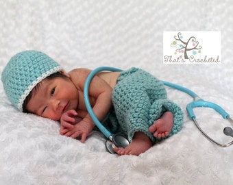 Newborn Doctor Scrubs Set - Newborn photography prop, newborn boy, newborn girl, crochet newborn hat and pants