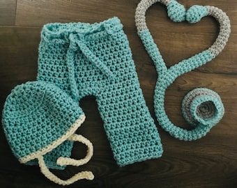 Newborn Doctor Scrubs Set - Newborn photography prop, newborn boy, newborn girl, crochet newborn hat and pants, stethoscope