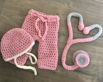 Newborn Doctor Scrubs Set - Newborn photography prop, newborn boy, newborn girl, crochet newborn hat and pants, stethoscope