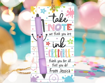Może przedstawiać: Kolorowa etykieta z podziękowaniem dla nauczyciela z kreskową długopisem i tekstem "take NOTE we think you are ink CREDIBLE thank you for all that you do! From Jessica".