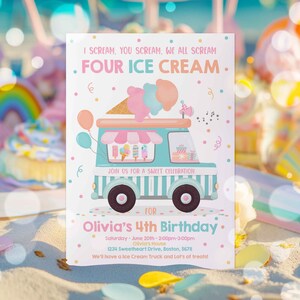 以下が含まれることがあります： アイスクリームトラックをテーマにした4歳の誕生日パーティーのカラフルな招待状。招待状には、ピンクとブルーのアイスクリームコーンが載った、漫画のアイスクリームトラックが描かれています。招待状のテキストには、「私が叫ぶ、あなたが叫ぶ、私たちは皆叫ぶ、4つのアイスクリーム。オリビアの4歳の誕生日のお祝いにご参加ください。土曜日 - 6月20日 - 午後2時 - 午後3時。オリビアの家。1234 Sweetheart Drive, Boston, 5678。アイスクリームトラックとたくさんのご褒美をご用意しています！」と書いてあります。