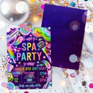 Puede incluir: Una invitaci&oacute;n colorida para una fiesta de spa para celebrar el 9&ordm; cumplea&ntilde;os de Emma. La invitaci&oacute;n presenta un dise&ntilde;o rosa ne&oacute;n, azul y verde con im&aacute;genes de pinceles de maquillaje, mascarillas para los ojos y esmalte de u&ntilde;as. El texto de la invitaci&oacute;n dice "Est&aacute;s invitado a una fiesta de spa para celebrar el 9&ordm; cumplea&ntilde;os de Emma". La fiesta est&aacute; programada para el s&aacute;bado 12 de abril de 2 PM a 5 PM en Partyzone, 1234 Party Ave, Somerset, Boston, Massachusetts, 56111. RSVP a Amy al 123-456-7890.