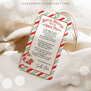 Puede incluir: Etiqueta de regalo a rayas rojas y verdes con una ilustraci&oacute;n de Pap&aacute; Noel y un poema sobre una bomba de chocolate m&aacute;gica. El poema dice "Entrega especial del Polo Norte".