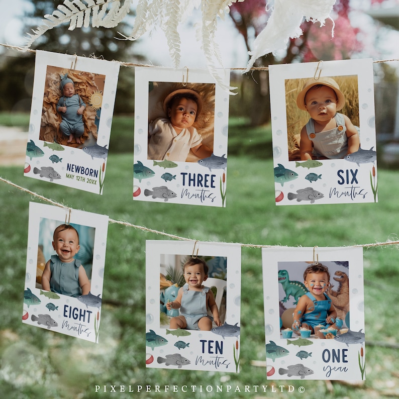 Peut inclure: Un ensemble de 7 cartes photo imprimables sur le th&egrave;me des poissons bleus, verts et blancs. Les cartes pr&eacute;sentent une photo de b&eacute;b&eacute; &agrave; diff&eacute;rents &acirc;ges, de la naissance &agrave; un an. Le texte sur les cartes indique "Nouveau-n&eacute;", "Trois mois", "Six mois", "Huit mois", "Dix mois" et "Un an".