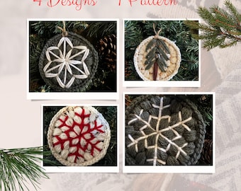 Puede incluir: Cuatro adornos navideños de ganchillo en un collage. Los adornos son verdes con bordados blancos y rojos. Los adornos presentan un copo de nieve, un árbol y dos diseños diferentes de copo de nieve. El texto "4 Designs 1 Pattern" está en la parte superior de la imagen.