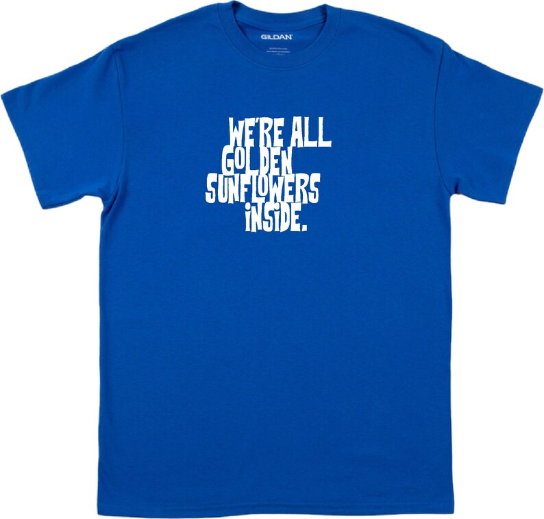 Puede incluir: Una camiseta azul real con texto blanco que dice "We're all golden sunflowers inside."