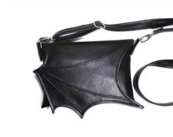 Schwarze Fledermausflügeltasche, kleine Umhängetasche, schwarze Handtasche, vegane Tasche, Goth-Tasche, Fantasy-Fledermaus, vegan, Kunstledertasche, Alltagstasche, dunkle Geldbörse