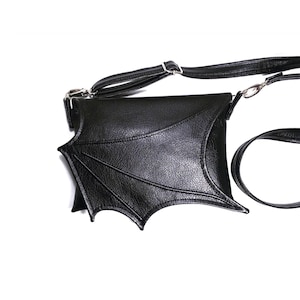 Sac aile de chauve-souris noir, petit sac à bandoulière, sac à main noir, sac végétalien, sac gothique, chauve-souris fantastique, végétalien, sac en similicuir, sac à main de tous les jours, sac à main foncé
