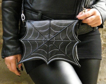 Schwarzes Spinnennetz, Tasche mit weißen Stichen, vegane Tasche, Spinnennetz schwarz, Umhängetasche, Spinnentasche, Gothic Tasche, schwarzes Kunstleder, Spinnentasche