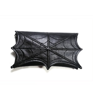 Bolsa pequena, bolsa preta de couro sintético, bolsa tamanho carteira, bolsa preta, bolsa tipo bolsa, bolsa preta teia de aranha, bolsa fantasia, bolsa vegana, bolsa gótica,