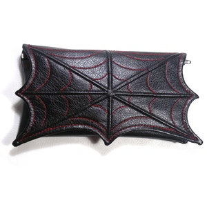 Schwarz und rot, Spinnennetz Tasche, Clutch, Brieftaschengröße, Federmäppchen, kleine vegane Tasche, Gothic kleine Tasche, Kunstleder, schwarze und rote Tasche
