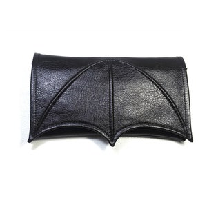 Bolso pequeño con alas de murciélago, bolso estilo cartera, bolso de mano, bolso vegano, piel sintética negra, bolso tipo sobre, bolso fantasía, bolso vegano pequeño, bolso gótico