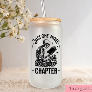 Book Lover Iced Coffee Glass: Skull Reader Frosted Tumbler
