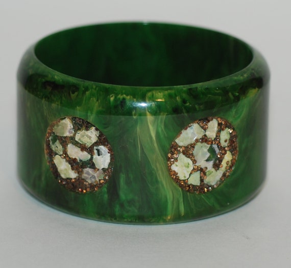 Vintage Wide Bakelite Bangle with Mother of Pearl… - image 1