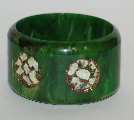 Vintage Wide Bakelite Bangle with Mother of Pearl… - image 3