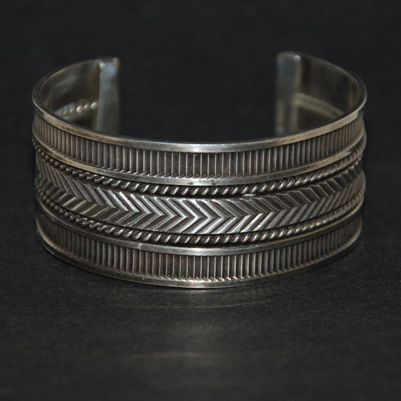Rare Vintage Native American Navajo Hand Tooled Sterling Silver Segmented Bracelet Old Rare Vintage Native American Navajo Hand Tooled Sterling Silver Segmented Bracelet Old