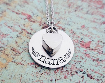 Collana con urna funeraria a forma di cuore