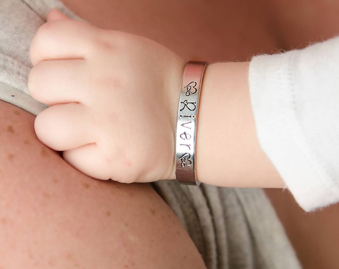 Personalisiertes kleines Mädchen Armband Infinity Armband Kleinkind Mädchen Geschenk Baby Name Armband kleines Mädchen Geburtstagsgeschenk Andenken Armband Nichte