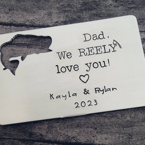 Tarjeta de billetera de metal para papá - Regalo de papá de pesca - REELY Love You Daddy Regalo del día del padre Regalo de cumpleaños de papá Regalo de pescador bajo personalizado