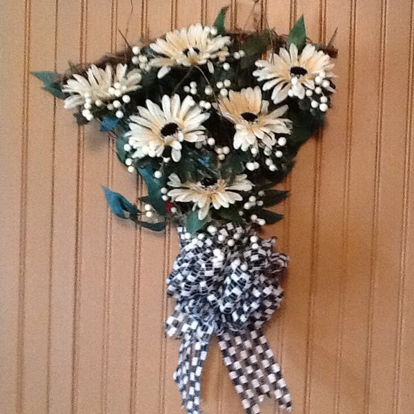 Wreath of daisies, Fan shaped wreath, daisy wreath, beige & black arrangement, grapevine floral, 3 season wreath,
