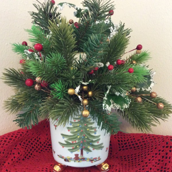 Plantador de cerámica de Navidad, arreglo de plantador de cerámica, cerámica centro de mesa de Navidad, pino y flor de Pascua decoración