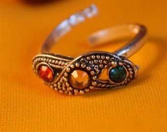 Pair of toe rings with rhinestones, tribal trinkets with gem stones, Indian craftsmanship, size adjustable
