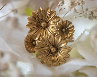 Flower ring made of brass, traditional trinkets, flowery craftsmanship for your finger