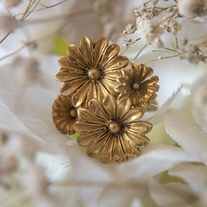 Flower ring made of brass, traditional trinkets, flowery craftsmanship for your finger