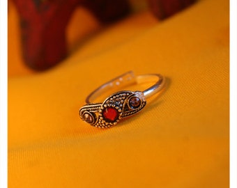 Traditional toe rings with rhinestones, tribal trinkets with gem stones, Indian craftsmanship, size adjustable