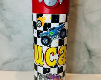 Kubek dziecięcy Monster Truck z pokrywką, szczelny, można myć w zmywarce, ze stali nierdzewnej; dostępny w wielu opcjach personalizacji i kolorów