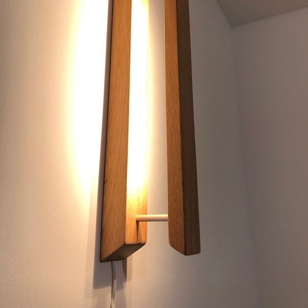 vertical wall light, led wall light, wooden wall light, modern lighting, contemporary lighting, indirect lighting, bedroom wall light,