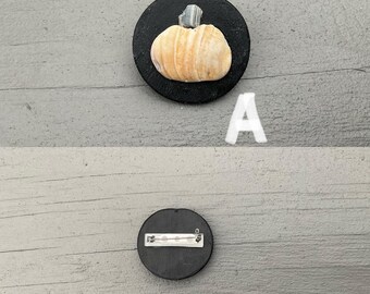 Pines de conchas navideñas